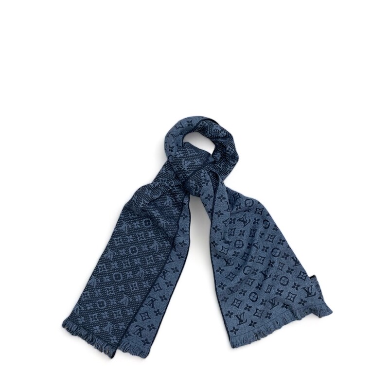LOUIS VUITTON Wool Monogram Classic Scarf in Navy Blue. This scarf is crafted of 100% wool in navy blue. The scarf features the traditional monogram print and fringe edges

Length: 72.00 in
Height: 18.00 in