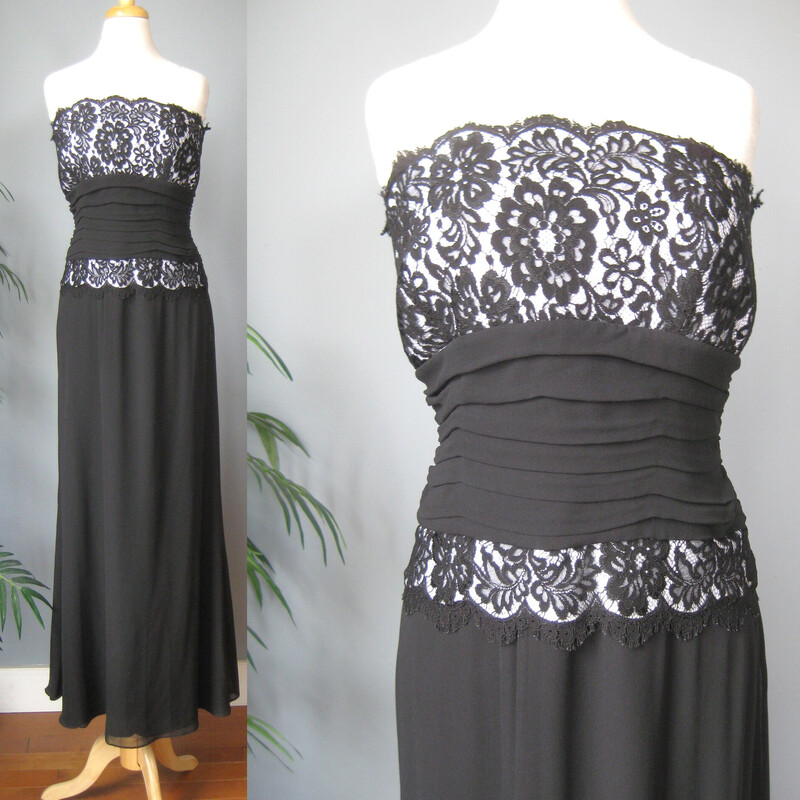Beautiful black silk gown with lace bodice lined in white
by Tadashi

The bodice is sheer lace with a white liner from the bust down to the hips, wrapped in a black silk gauze cummerbund.
The skirt is stretchy knit silk gauze and fully lined

Excellent condition, no flaws found

Made in the USA , marked size 14

Armpit to armpit: 17.75
waist: 16
hip: up to 23
length: 53 from mid top line to hem

Thanks for looking!
#70832