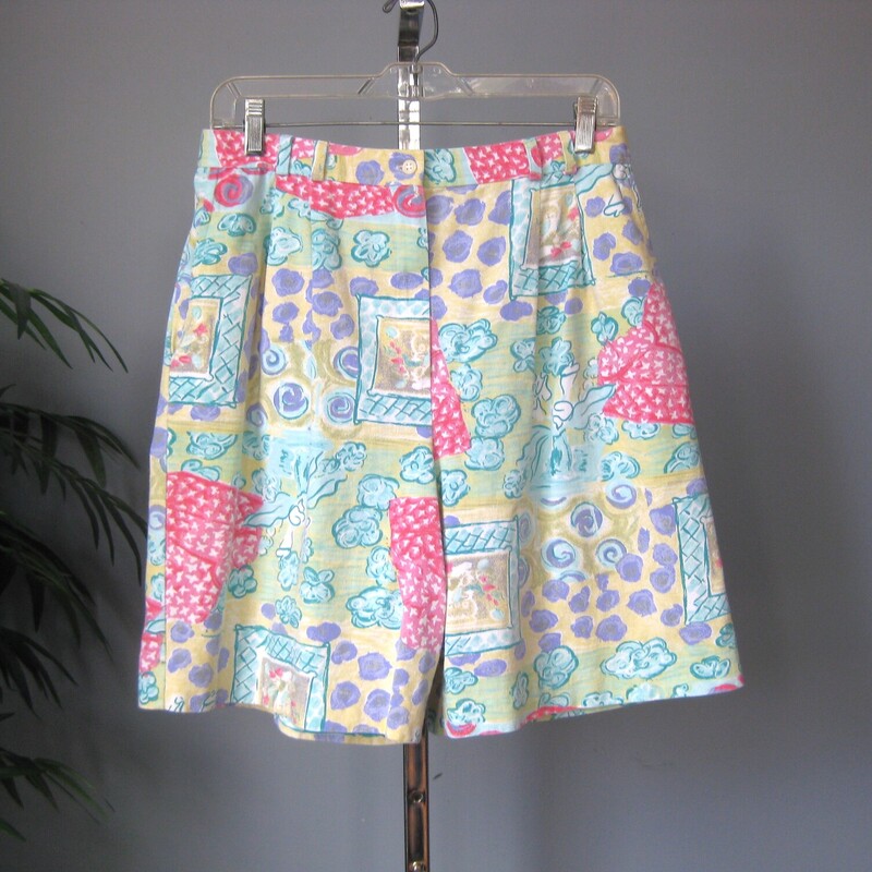 Darling pair of  high waist shorts in a bright abstract print.
By David Smith 100 % Cotton made in the USA.
It has front pockets and a button fly.  The waist band i20.5s partailly elasticized

Marked size 12, best for a modern medium
Flat measurements, please double where appropriate:
Waist: 14.75
hips: 24
Inseam: 8
Rise: 14.5
Side Seam: 20.5

Excellent condition, no flaws
thanks for looking.
#69933