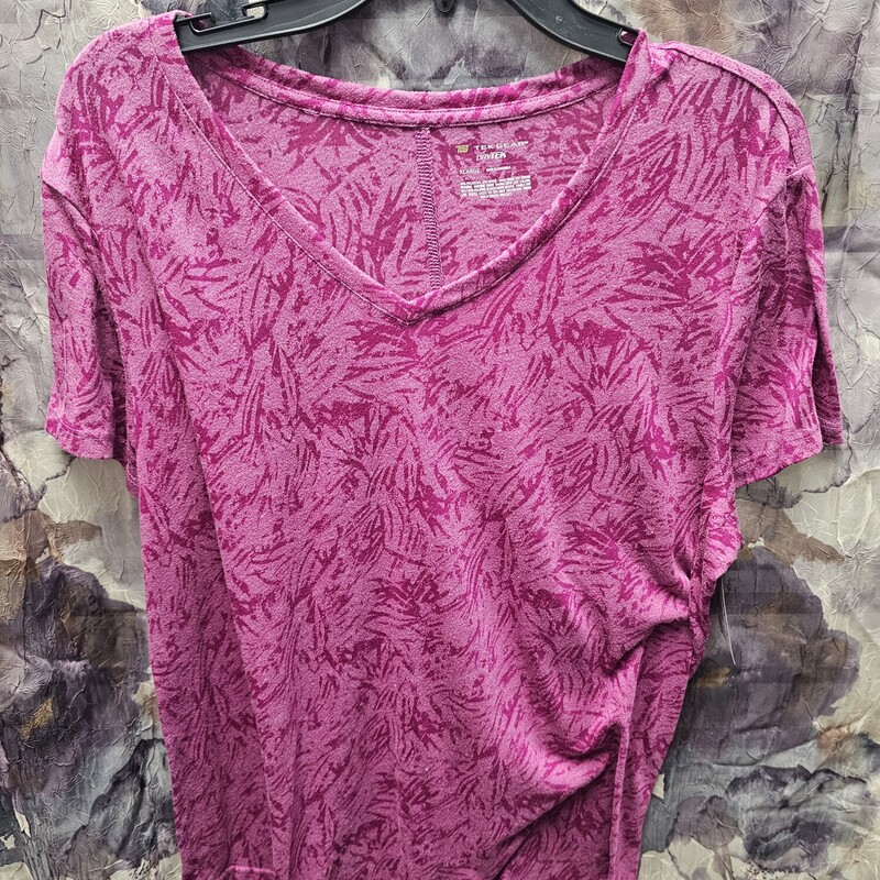 Short sleeve tee in pink and magenta print.