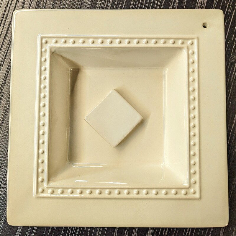 Nora Fleming Napkin Holder with Weight
Cream Size: 9.5 x 9.5 x 2H
Original box included