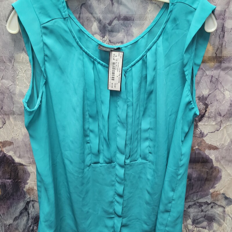 Sleeveless blouse in green with button up front.