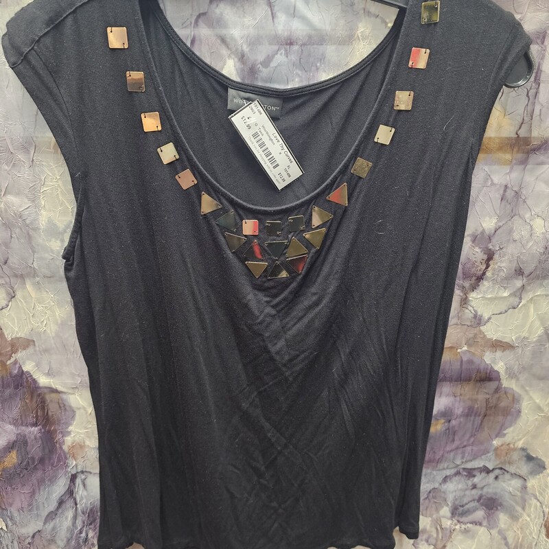 Black tank in knit with bronze metal accents on neck.