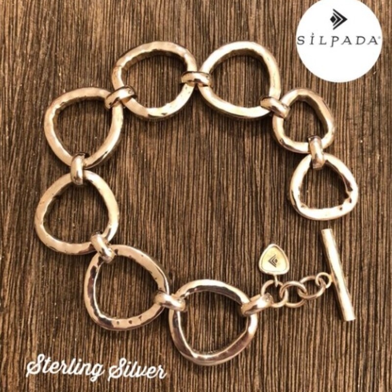 Silpada 925Toggle Rush Bracelet
Hammered Sterling Silver
Size: 7.5-8.5w