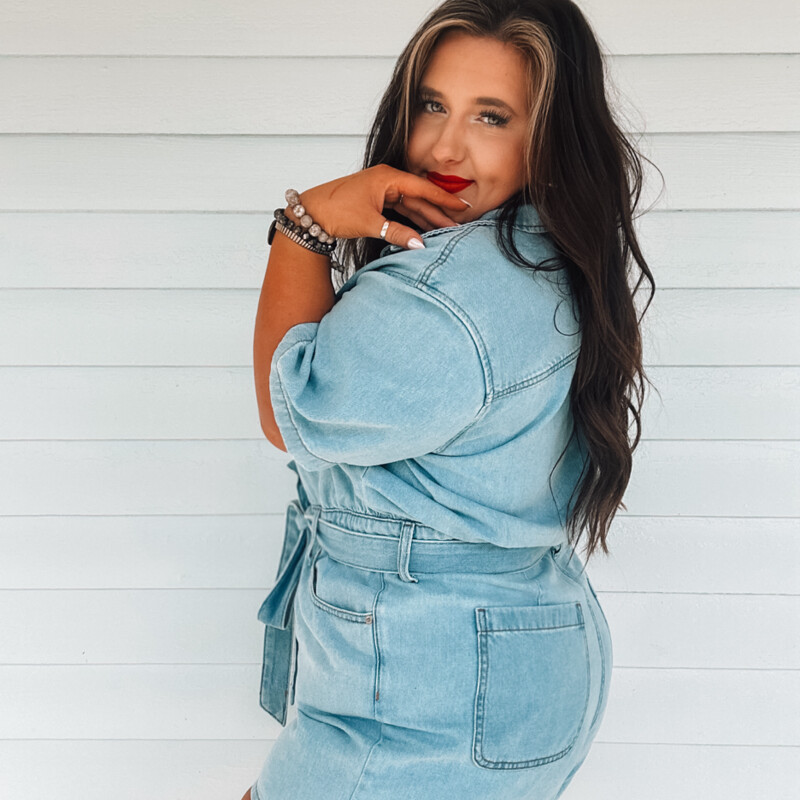Romper season is HERE! Check out this super universal, light washed denim jumpsuit! Dress is up or go for a more casual look, either way you'll be the star of the show!
This jumper seems to run pretty true to size, so it is reccomended to get your normal go-to size.
Madison is wearing a size 14.