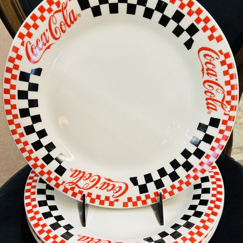 Coca Cola Dinner Plate
Set of 4
Black White Red
Size: 10.5 x 10.5