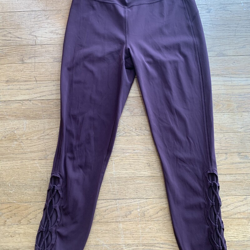 Lululemon Yoga Pant, Maroon, Size: 8
All sales are final.
Pick up in store within 7 days of purchase.
or
Have it shipped.
Thank you for shopping with us:)
