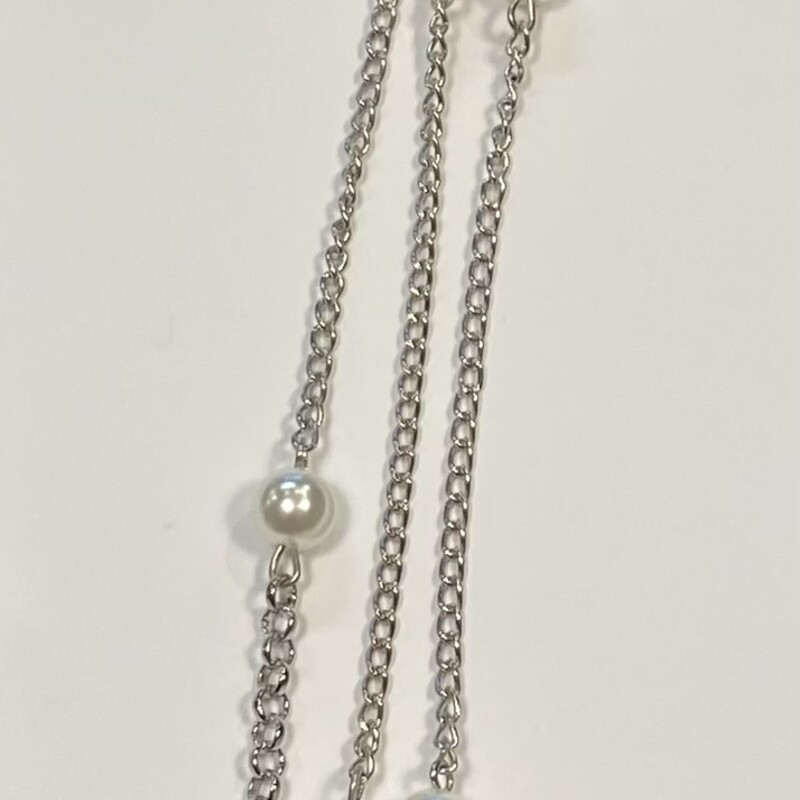 NWT Slv/pearl Necklace<br />
Slv/wht<br />
Size: necklace