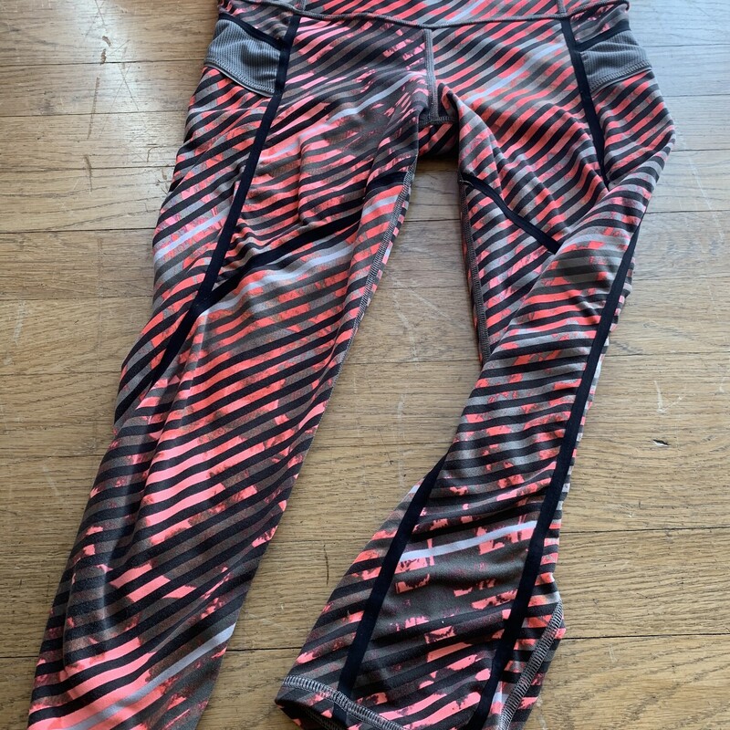 Striped Athleta Pant, Black/pi, Size: XS<br />
Back Waist Zipper<br />
All sales are final.<br />
Pick up in store within 7 days of purchase.<br />
or<br />
Have it shipped.<br />
Thank you for shopping with us:)