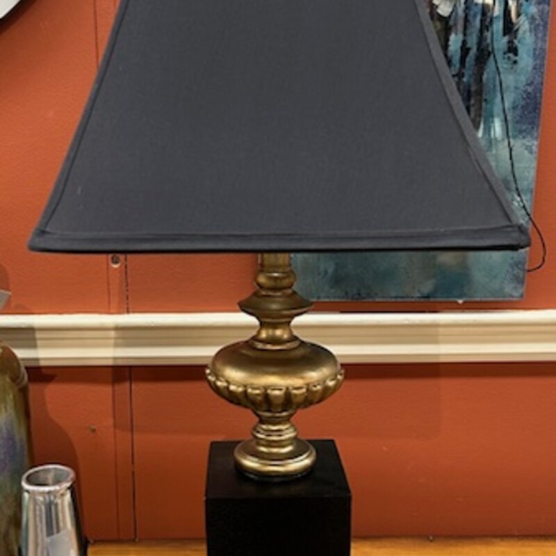 Resin Ornate Column Lamp
Black Gold Size: 13.5 x 30H