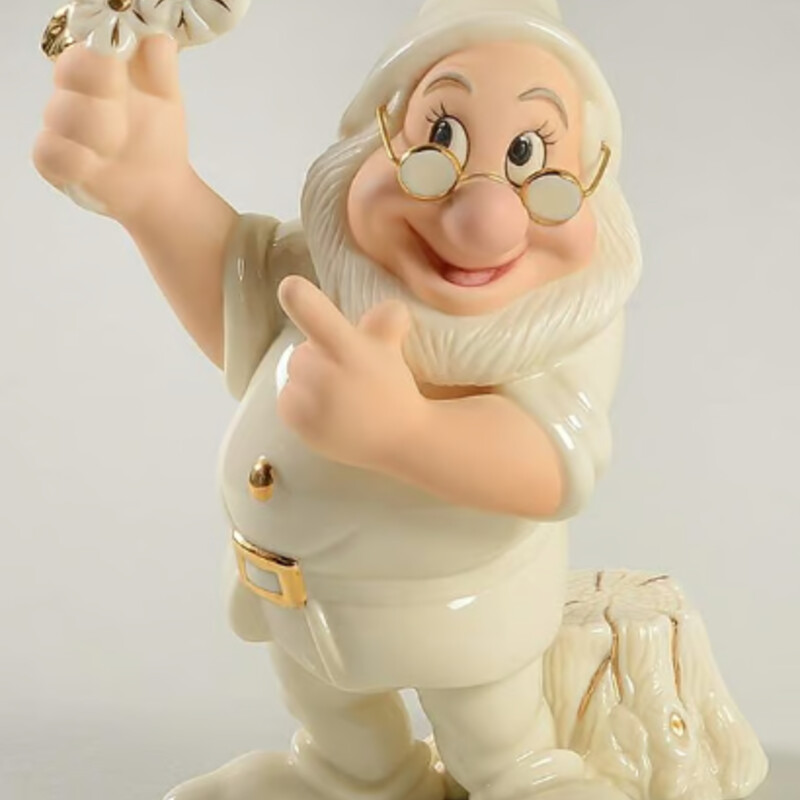 Lenox Doc 7 Dwarfs Figurine
Cream Tan Gold Size: 4 x 5H
Disney Showcase Collection #1449