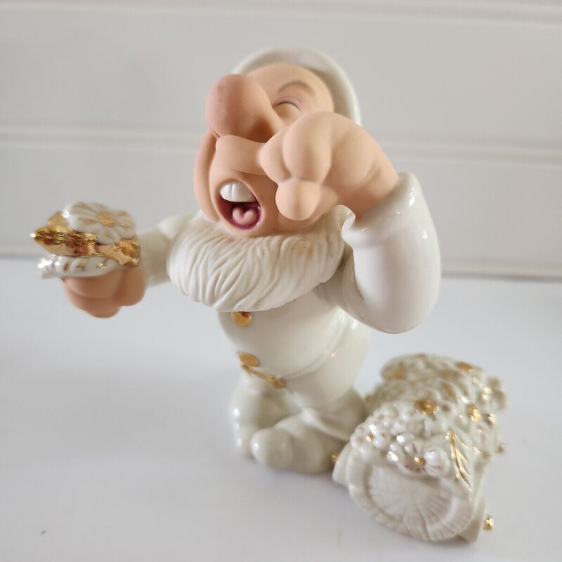 Lenox Sneezy 7 Dwarfs Figurine
Cream Gold Tan Size: 4.5 x 4H
Disney Showcase Collection # 2043