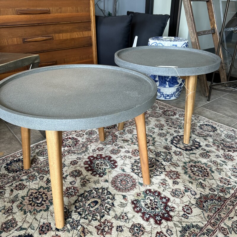 Two Mid Century Modern Side Tables, sold as a PAIR.
SIze: 24x18