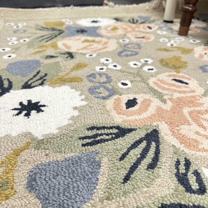 Rifle Paper Co. & Loloi Hooked Rug, Brand New in original packaging!<br />
Size: 42x66