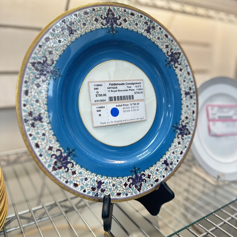 Set of 11 Royal Worcester Plates, Teal and White. There is a total of 12 plates, but one is included for free as-is (cracked)<br />
Size: 10.5in D