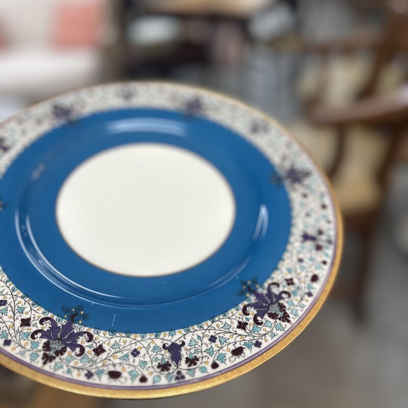 Set of 11 Royal Worcester Plates, Teal and White. There is a total of 12 plates, but one is included for free as-is (cracked)<br />
Size: 10.5in D