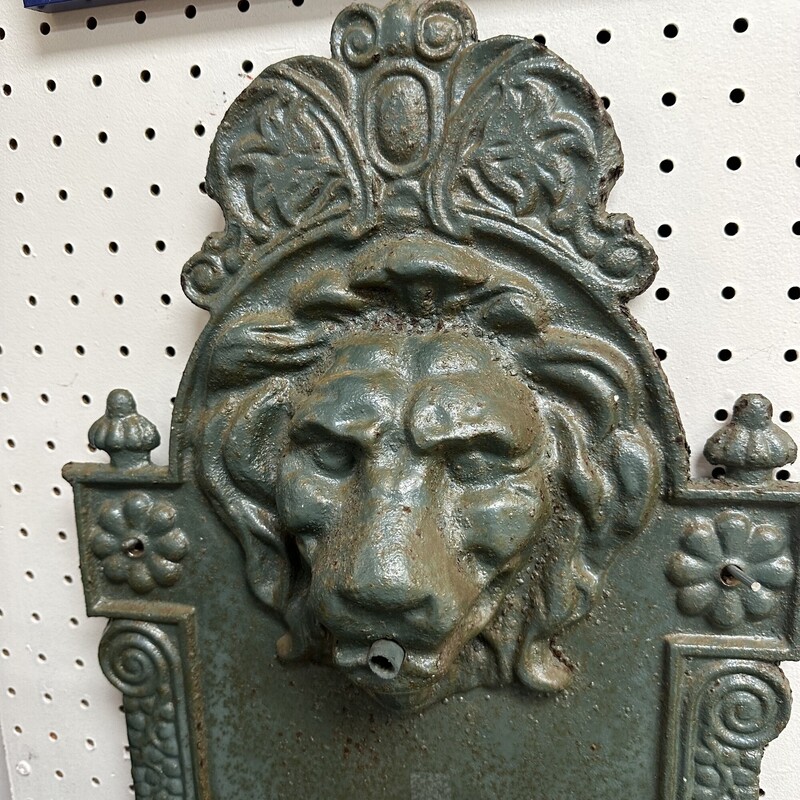 Green Lions Head Fountain, Cast Iron. Includes Pump.
Size: 16W x 34H