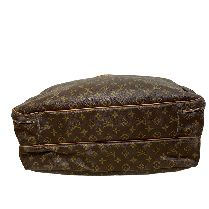 Louis Vuitton Deaville  Luggage Size: GM<br />
Dimensions: W18.9 x H13.4 x D9.4in
