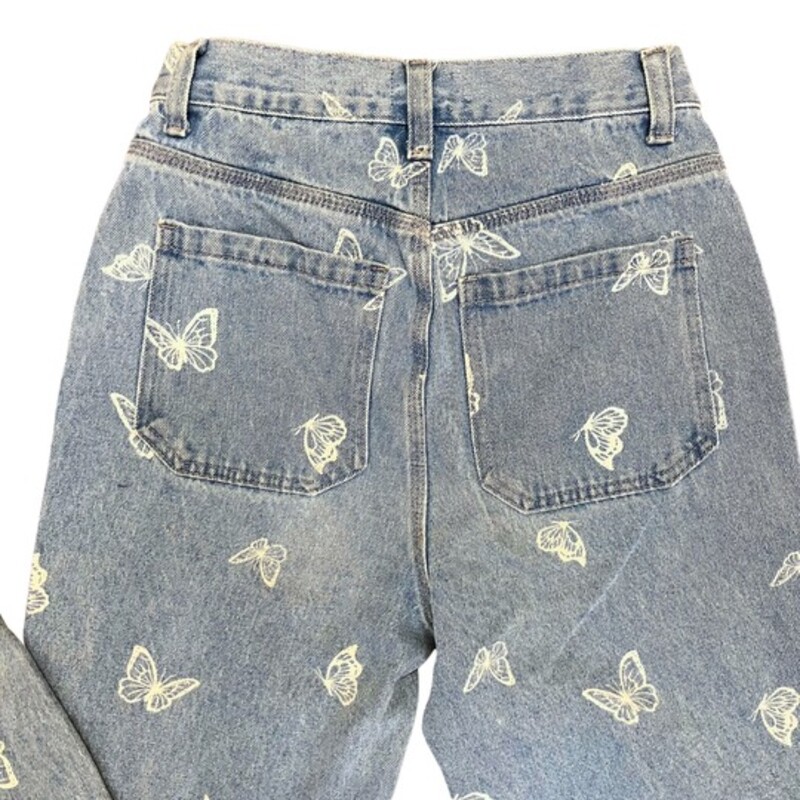 Free People Simple Society Jeans
Butterfly novelty print light wash denim
Wide leg baggy blue jean jeans
Front and back patch pockets - 4
Super high rise waist
Front zip zipper and button closure
Size: 0/25