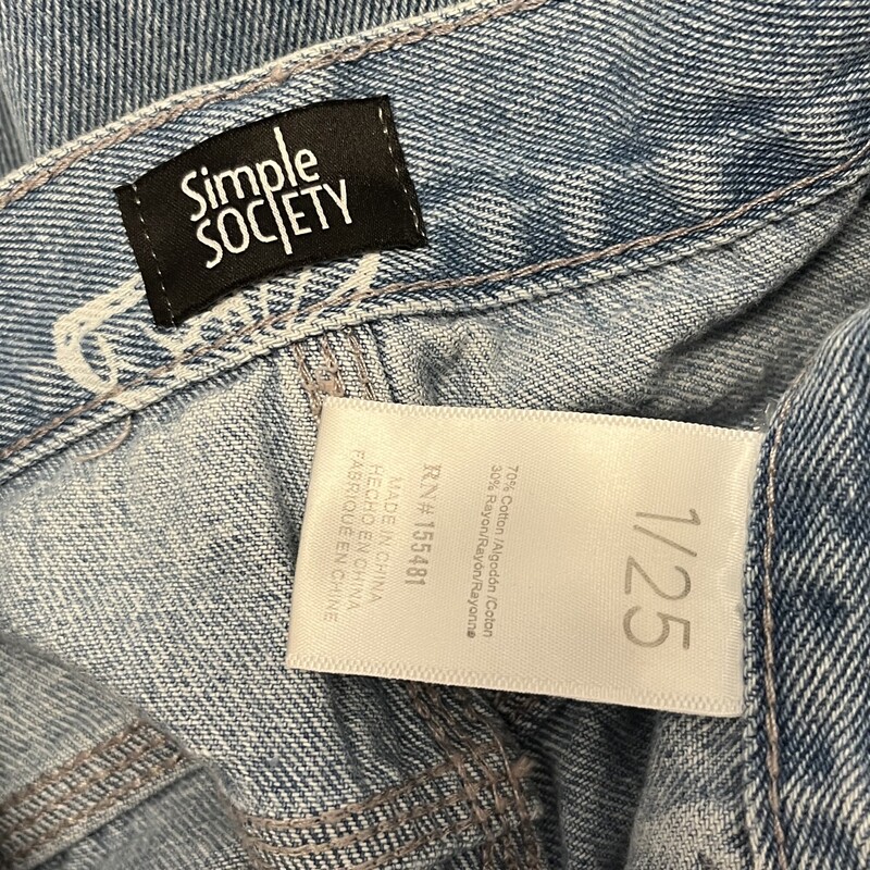 Free People Simple Society Jeans<br />
Butterfly novelty print light wash denim<br />
Wide leg baggy blue jean jeans<br />
Front and back patch pockets - 4<br />
Super high rise waist<br />
Front zip zipper and button closure<br />
Size: 0/25