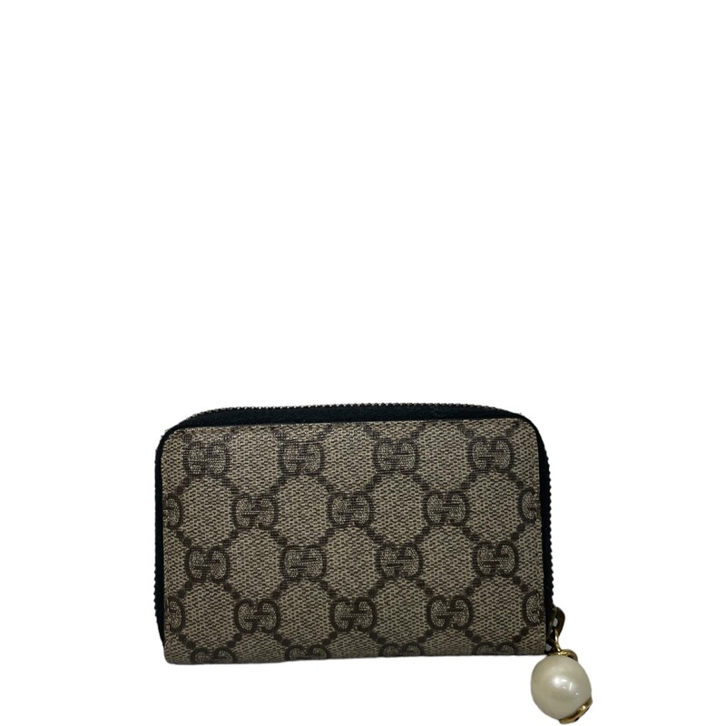 Gucci Pearl Supreme Compact Wallet<br />
Mongram Full Zip Wallet<br />
Dimensions: 5x3in