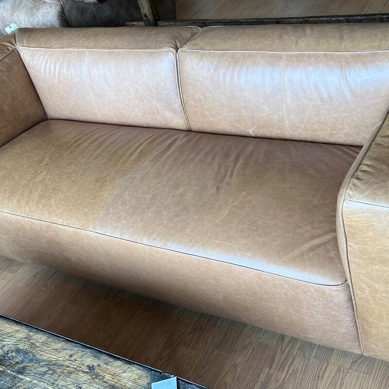 CB2 Lenyx XL Sofa
Brown, Leather
91in(W) 37in(D) 29in(H)
