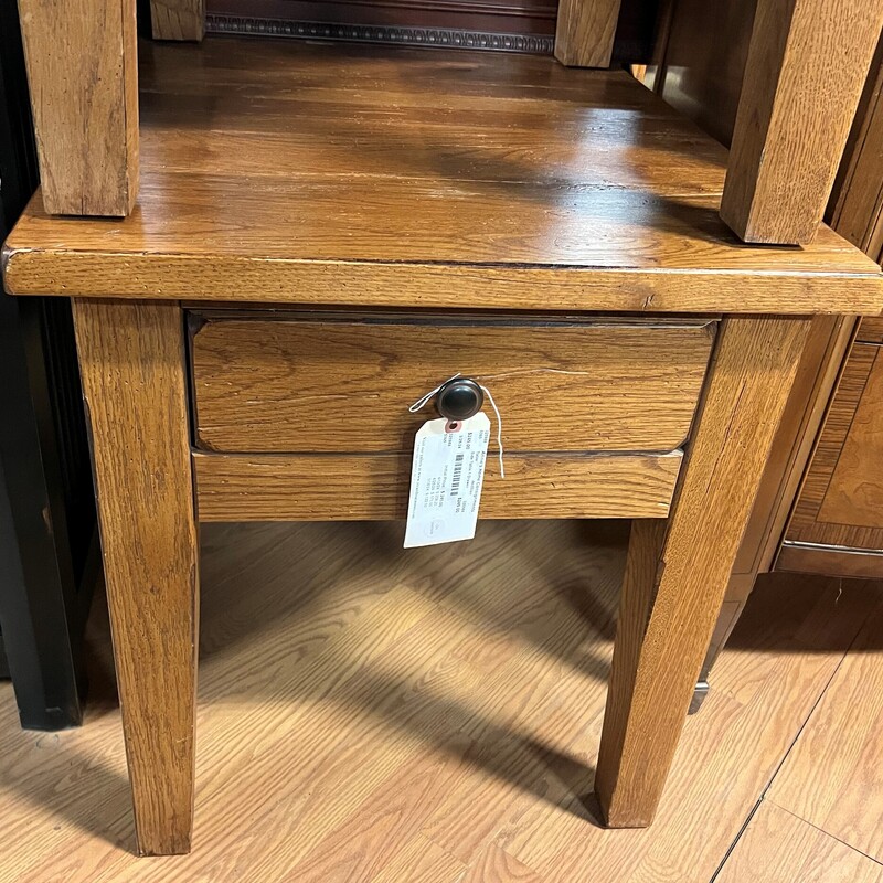 Side Table 1 Drawer
Medium Stained
23in(W) 27in(D) 25in(H)