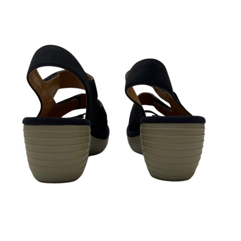 Clarks Collection Sandals
Reedly Juno Nubuck
Color: Navy
Size: 6.5