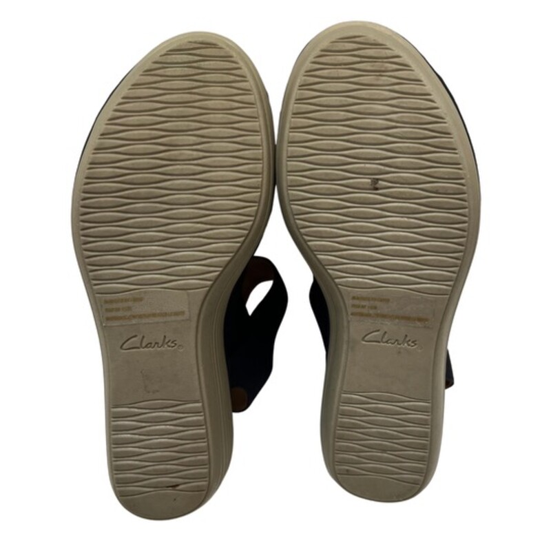 Clarks Collection Sandals<br />
Reedly Juno Nubuck<br />
Color: Navy<br />
Size: 6.5
