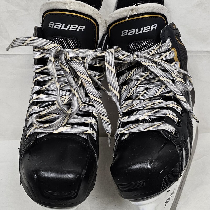 Barely used Bauer Supreme One.5 Junior Hockey Skates, Size: 3