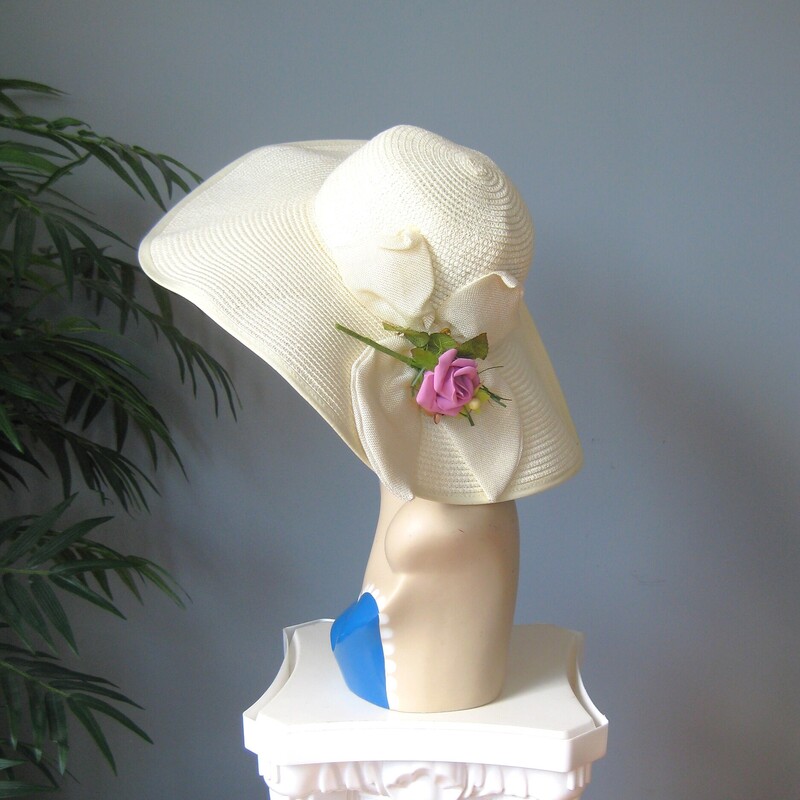 Perfect for a summer special ocassion, a visit to the track or a special Sunday Church event
this is a brand new with tags organza hat by Josette
It's ivory or cream, with a wide brim tiers of ribbons around the crown and finished with a fancy bow
So lightweight and easy to keep on the head
Crisp and sturdy.

the inside circumference is 22.

perfect brand new condition.
Thanks for looking!
#70972