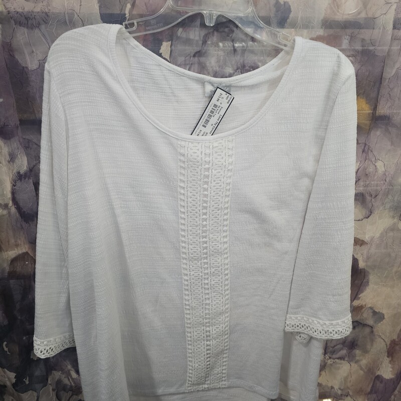 Half sleeve to short sleeve knit top in white with lace embellishment