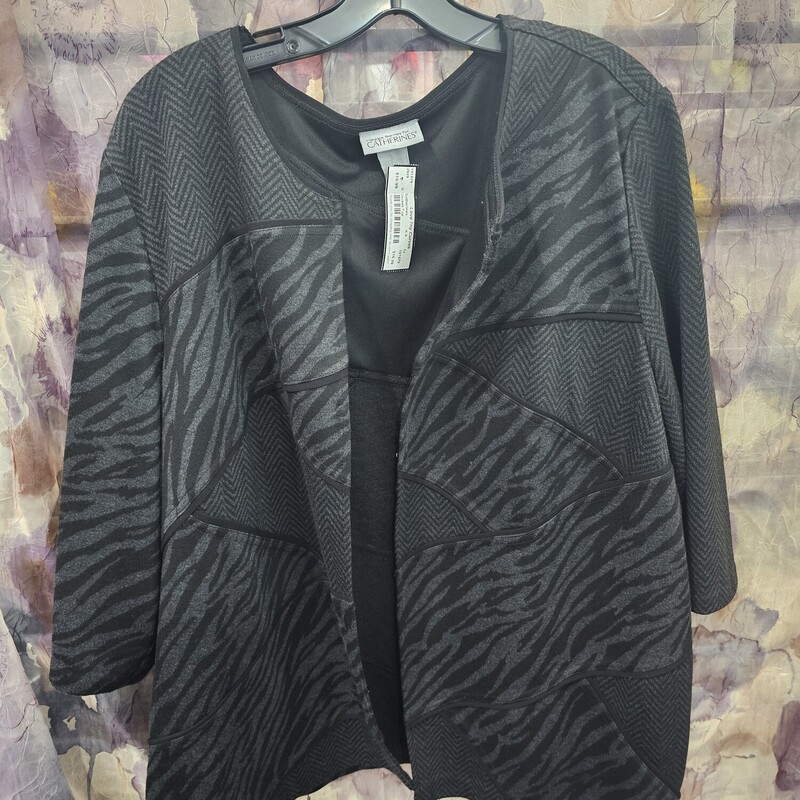 Half sleeve jacket top that is done in black and grey and perfect over your favorite cami