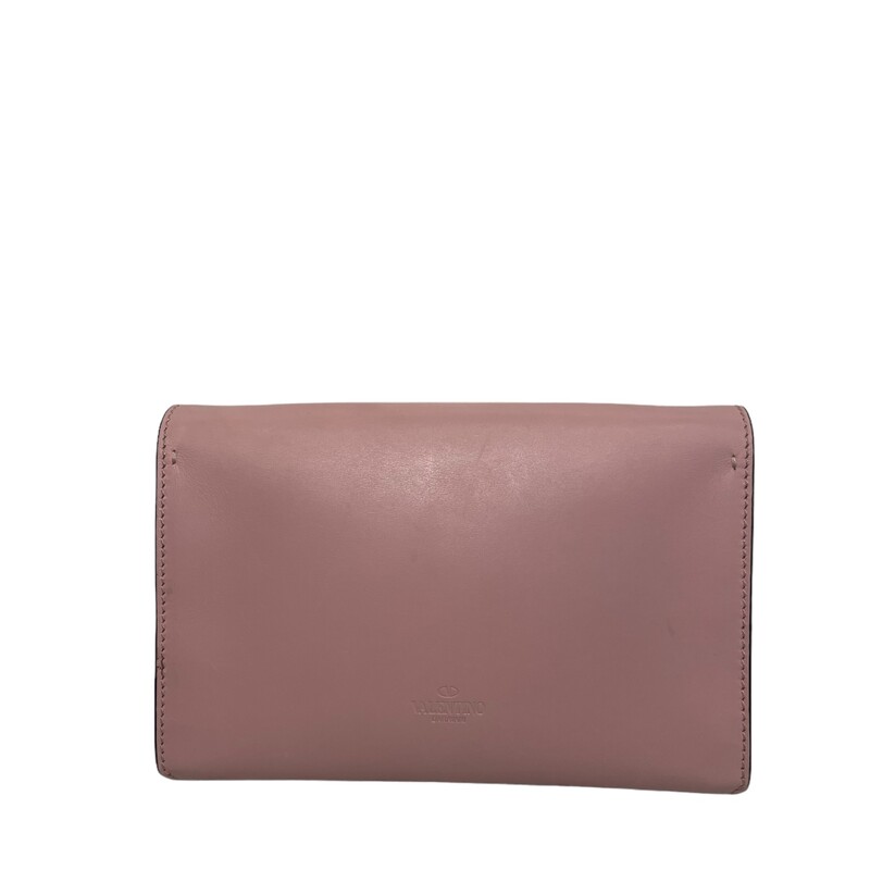 Valentino Leather Rivet Clutch Pink

Size: OS

Missing strap and light scuffs on handbag.

Dimensions:
Base length: 10 in
Height: 6.75 in
Width: 1.5 in
Drop: 17.5 in