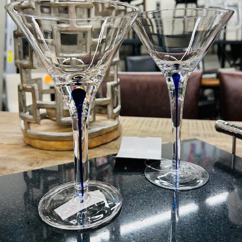 Set of 2 Teardrop Martini Glasses
Clear Blue Size: 4.5 x 7H