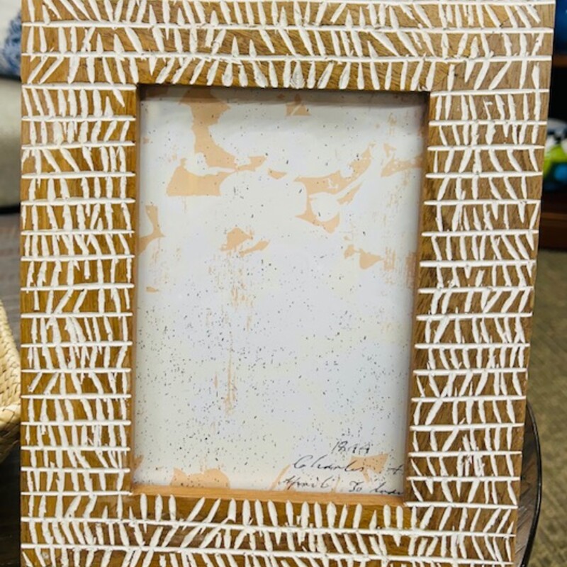 Textured Crosshatch Wood Frame
White Tan Size: 8 x 10.5H