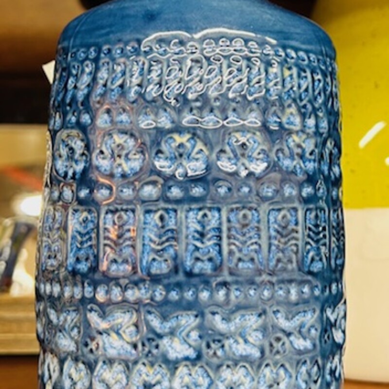 Crate & Barrel Adalynn Ceramic Vase
Blue Size: 4 x 8H