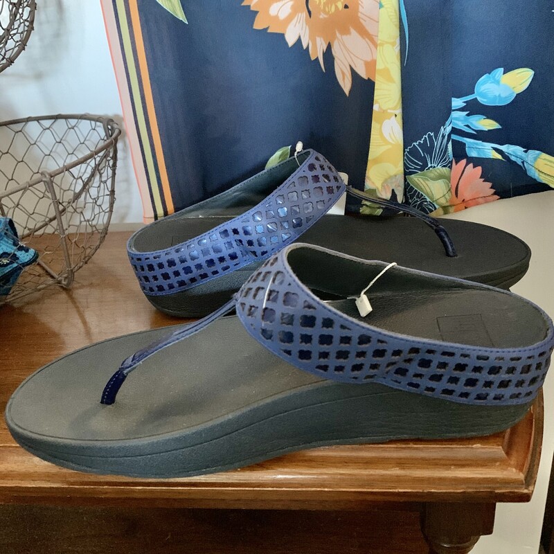 Fitflop LU NWT Safi Toe Sandal,<br />
Colour: Blue,<br />
Size: 9.5   (9),<br />
Leather upper