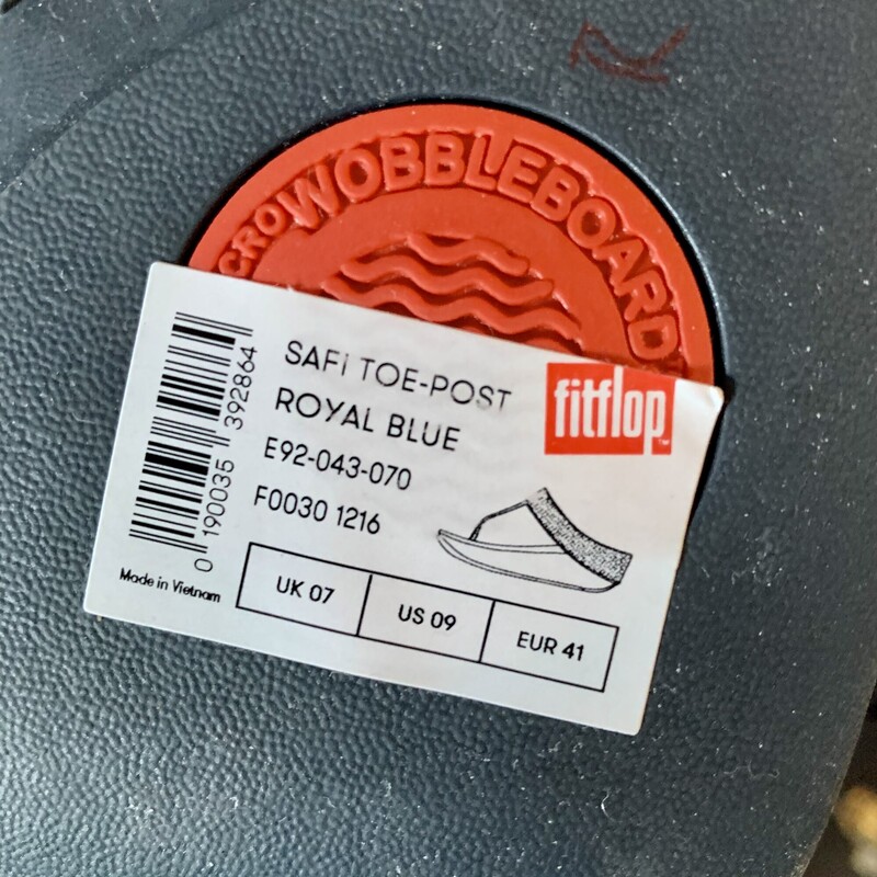 Fitflop LU NWT Safi Toe Sandal,
Colour: Blue,
Size: 9.5   (9),
Leather upper