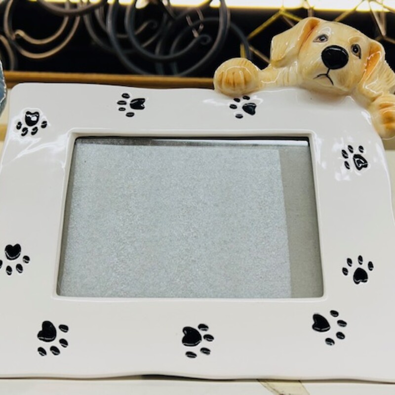 Peeking Dog Paw Ceramic Frame
White Black Tan Size: 7.5 x 9H