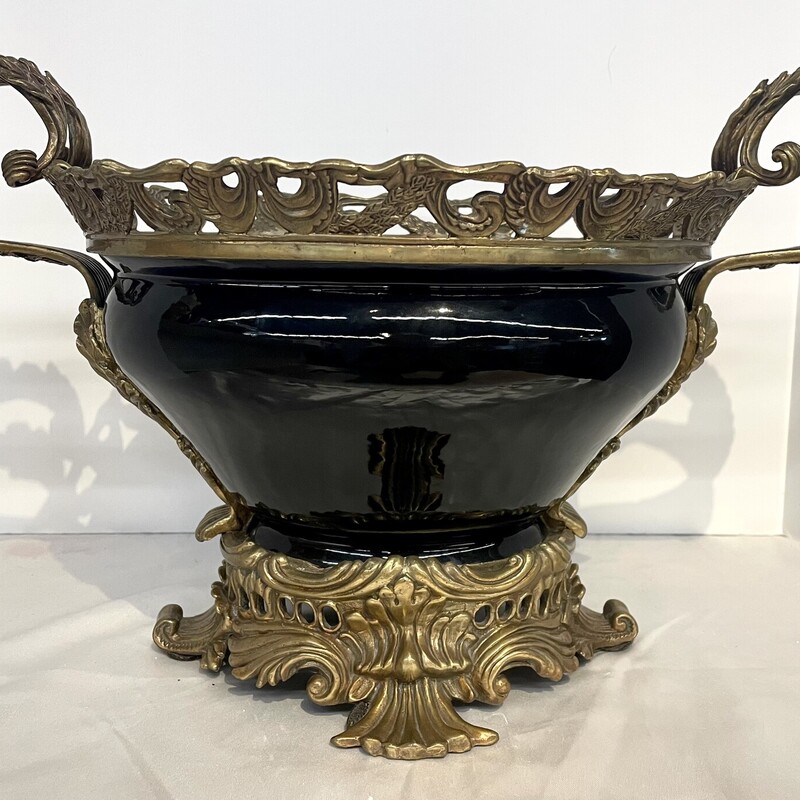 Ornate Pedestal Centerpiece Bowl
Gold Black
Size: 18x10H