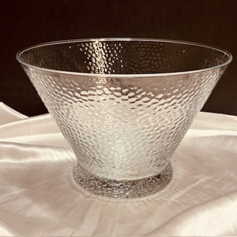 Southern Living Textured Glass Bowl
Clear
Size: 10 x 6.5H