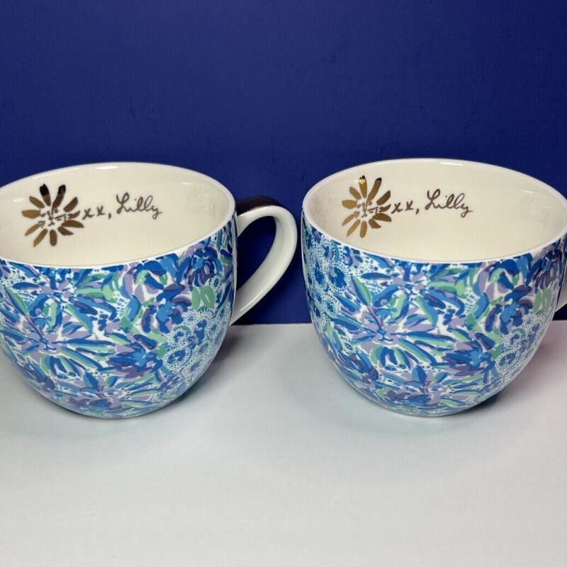 Set of 2 Lilly Pulitzer Floral Mugs
White Blue Green Gold
Size: 5.5 x 4 x 3H