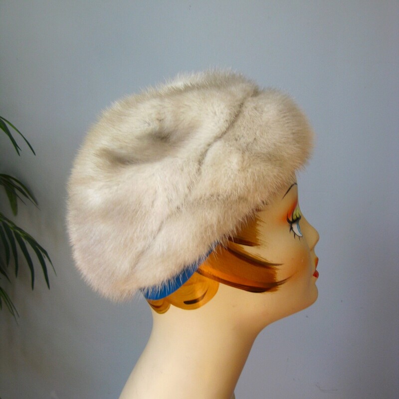 Vtg Mink, White, Size: None<br />
Gorgeous Fur hat.  I believe it is mink, it's white and black variegate deep fur with that directional stiffness that mink is known for.<br />
Made in the 1960s no labels<br />
Excellent condition<br />
<br />
It measures aproximately 21.5 around on the inside.<br />
Thank you for looking.<br />
#71217