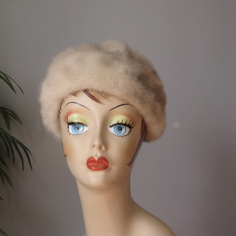 Vtg Mink, White, Size: None<br />
Gorgeous Fur hat.  I believe it is mink, it's white and black variegate deep fur with that directional stiffness that mink is known for.<br />
Made in the 1960s no labels<br />
Excellent condition<br />
<br />
It measures aproximately 21.5 around on the inside.<br />
Thank you for looking.<br />
#71217