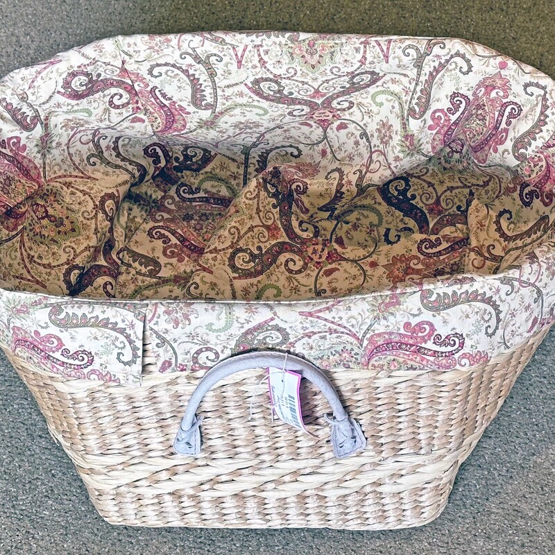 Large Basket With Liner
23 In x 15 In x 10 In.