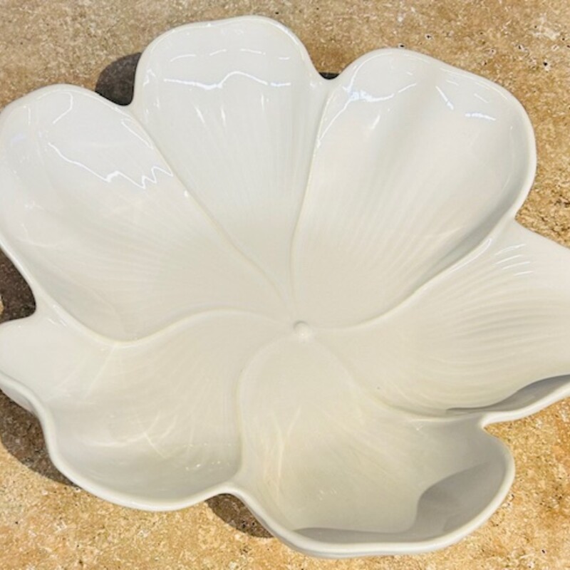 Arhaus Ceranmic Flower Bowl
Cream
Size: 12 x 11.5 x 3H