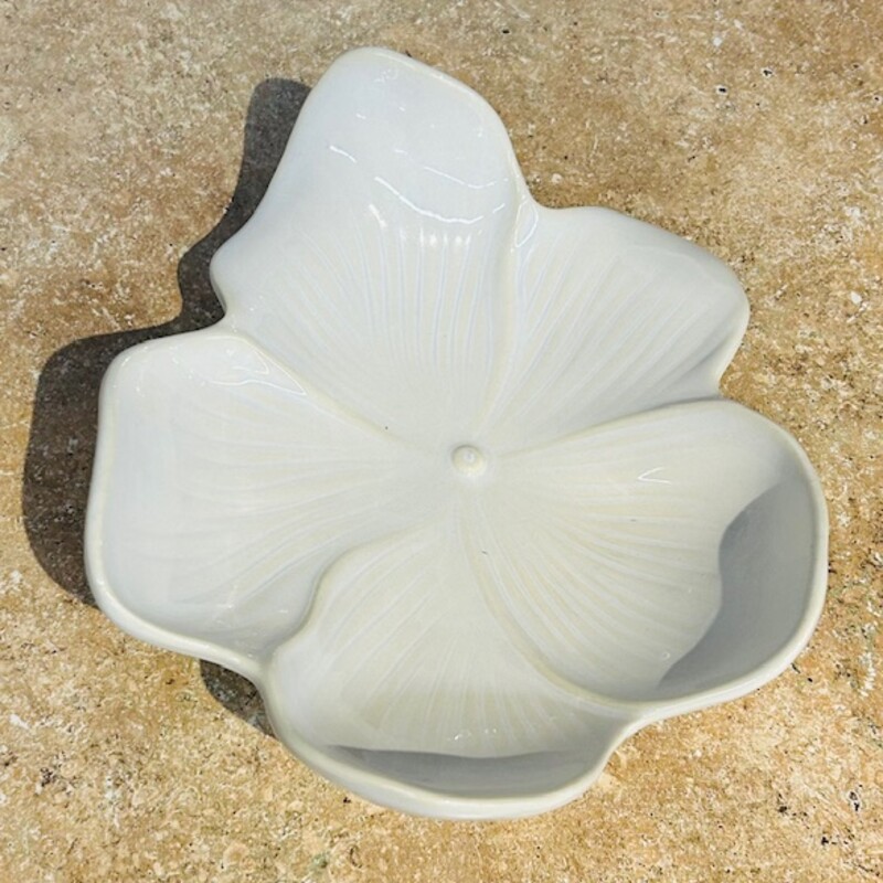 Arhaus Flower Plate
Cream
Size: 8 x 7 x 3H
