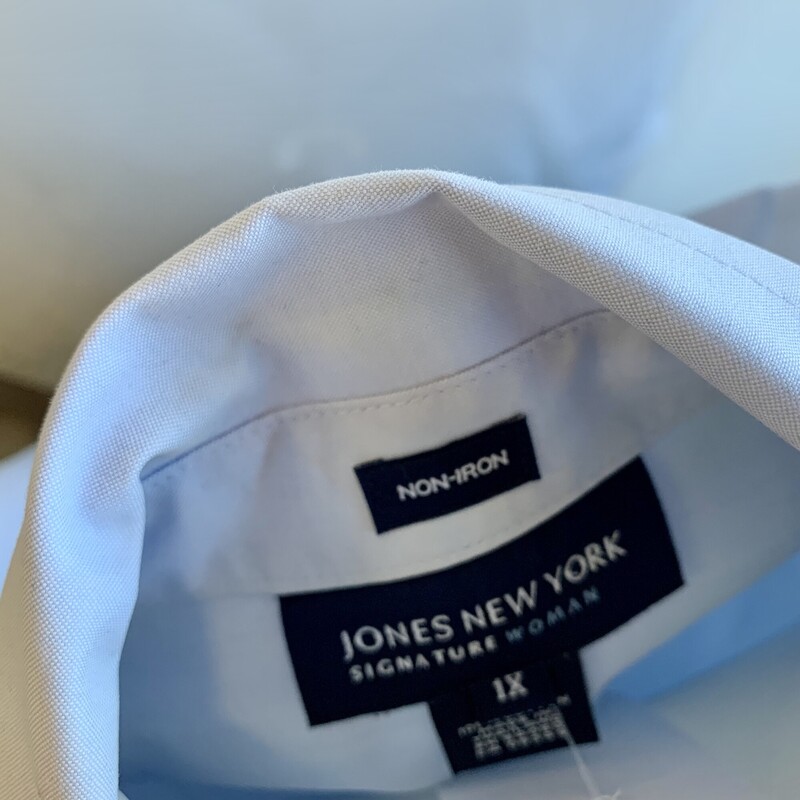 Jones NY Dress Shirt,<br />
Colour: Babyblue,<br />
Size: 1X,<br />
Material: 100% cotton