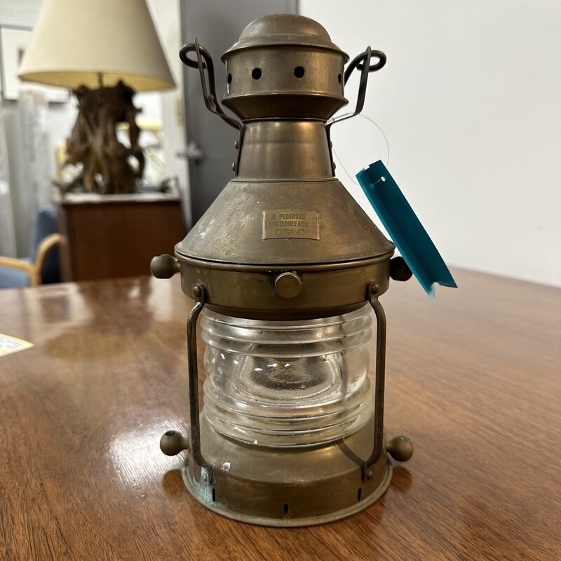 Pedersen Vintage Lantern, Metal<br />
Size: 11in